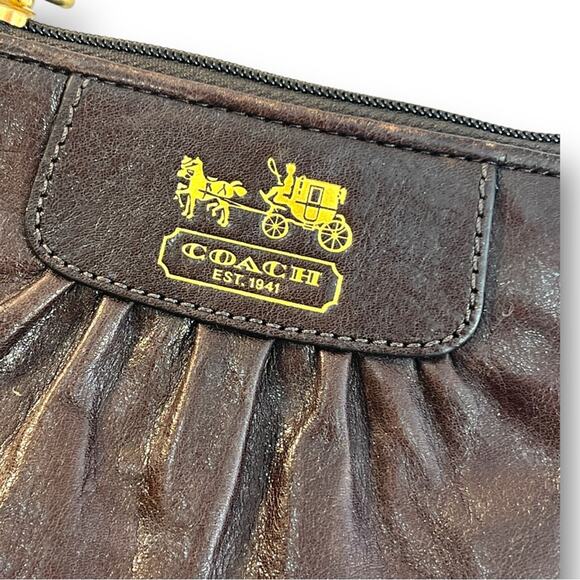 COACH WRISTLET in brown leather with Gold Tone hardware and COACH LOGO TAG - Picture 7 of 16
